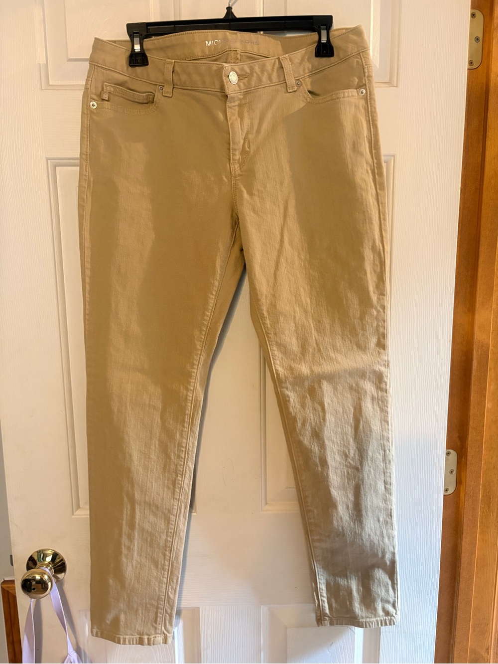 Michael Kors Women’s Skinny Preppy jeans in a neutral color dress up/down